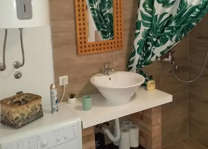 Mir - With Garden View Apartmán *